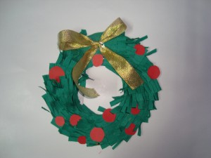 Easy Kid Made Wreath Ornaments with Paper Straws - Projects with Kids